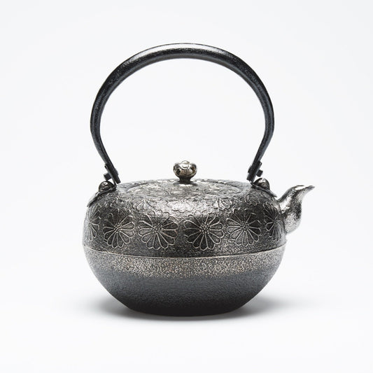 リサイクル南部鉄瓶 砂鉄 鉄鉢型 1.4L 菊模様
