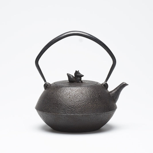 リサイクル南部鉄瓶 独楽型 0.8L 肌模様 キタキツネ