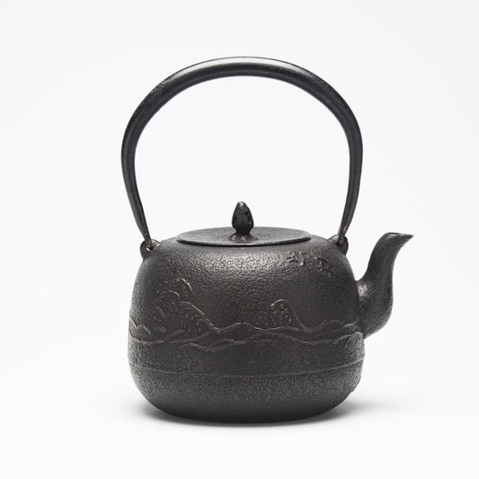 リサイクル南部鉄瓶 棗型 1.4L 波千鳥模様