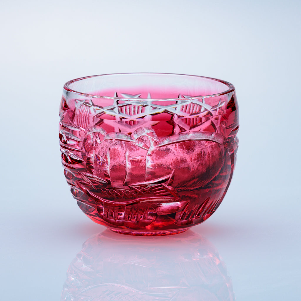 小樽切子 ぐい吞み 金銀銅を再生 木彫りの熊