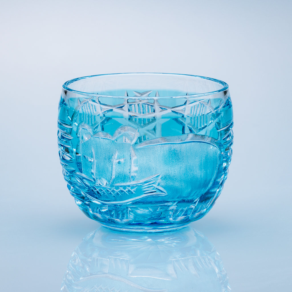 小樽切子 ぐい吞み 金銀銅を再生 木彫りの熊